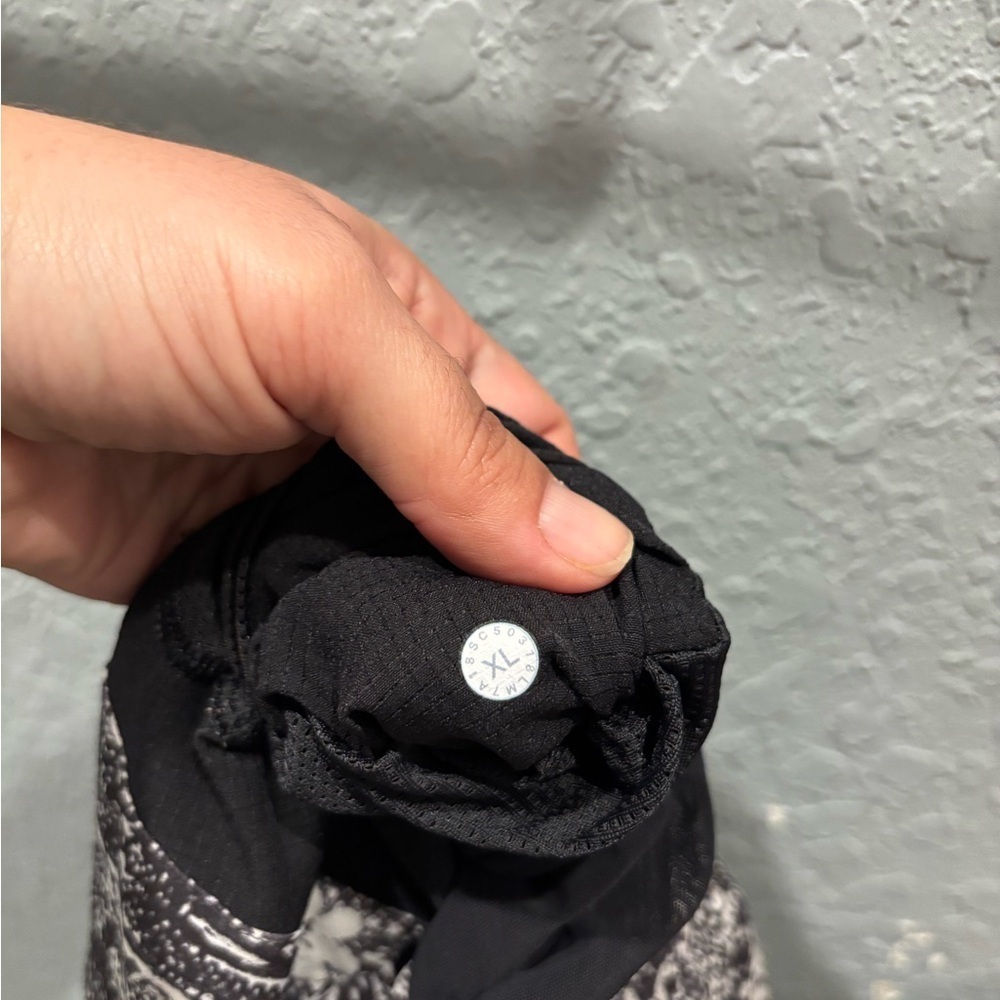 Lululemon Channel Cross Short *7" Updated
Wildwood Multi Black - Picture 7 of 7